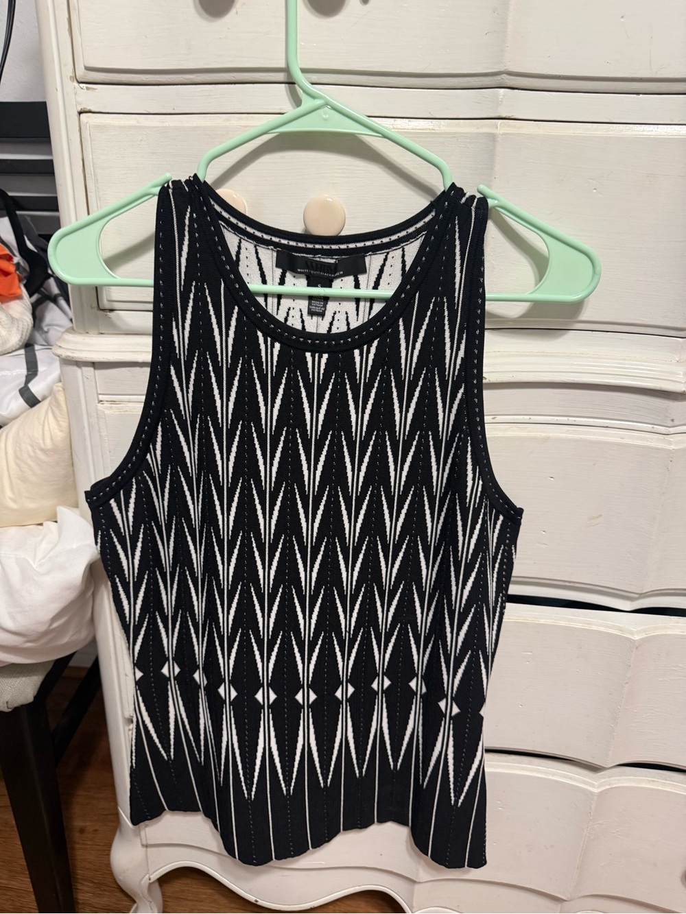 White House Black Market Black & White Geometric Knit Tank Top